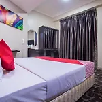 Oyo 43929 Adak Hotel