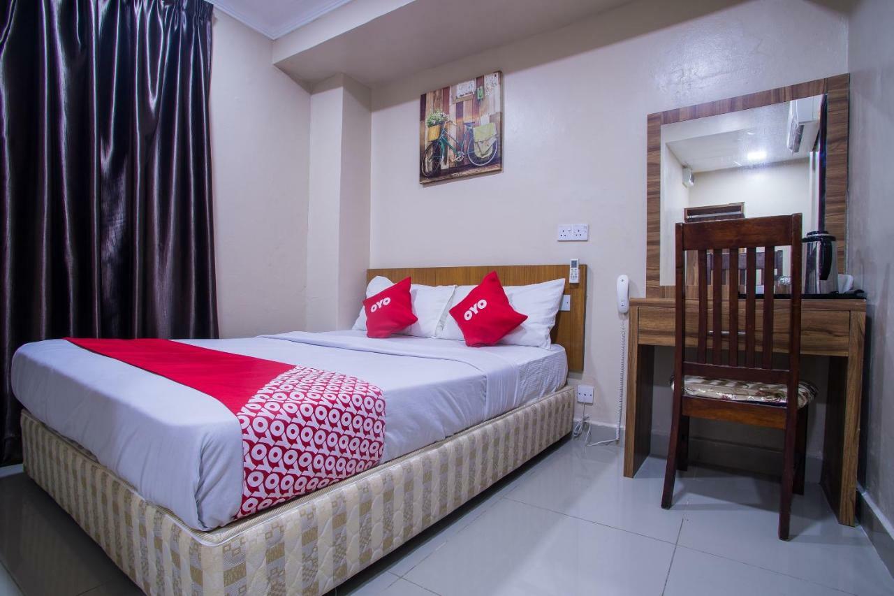 Hotel Oyo 43929 Adak 2*