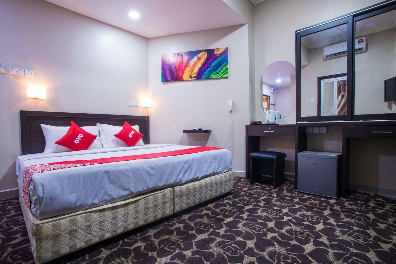 Oyo 43929 Adak Hotel
