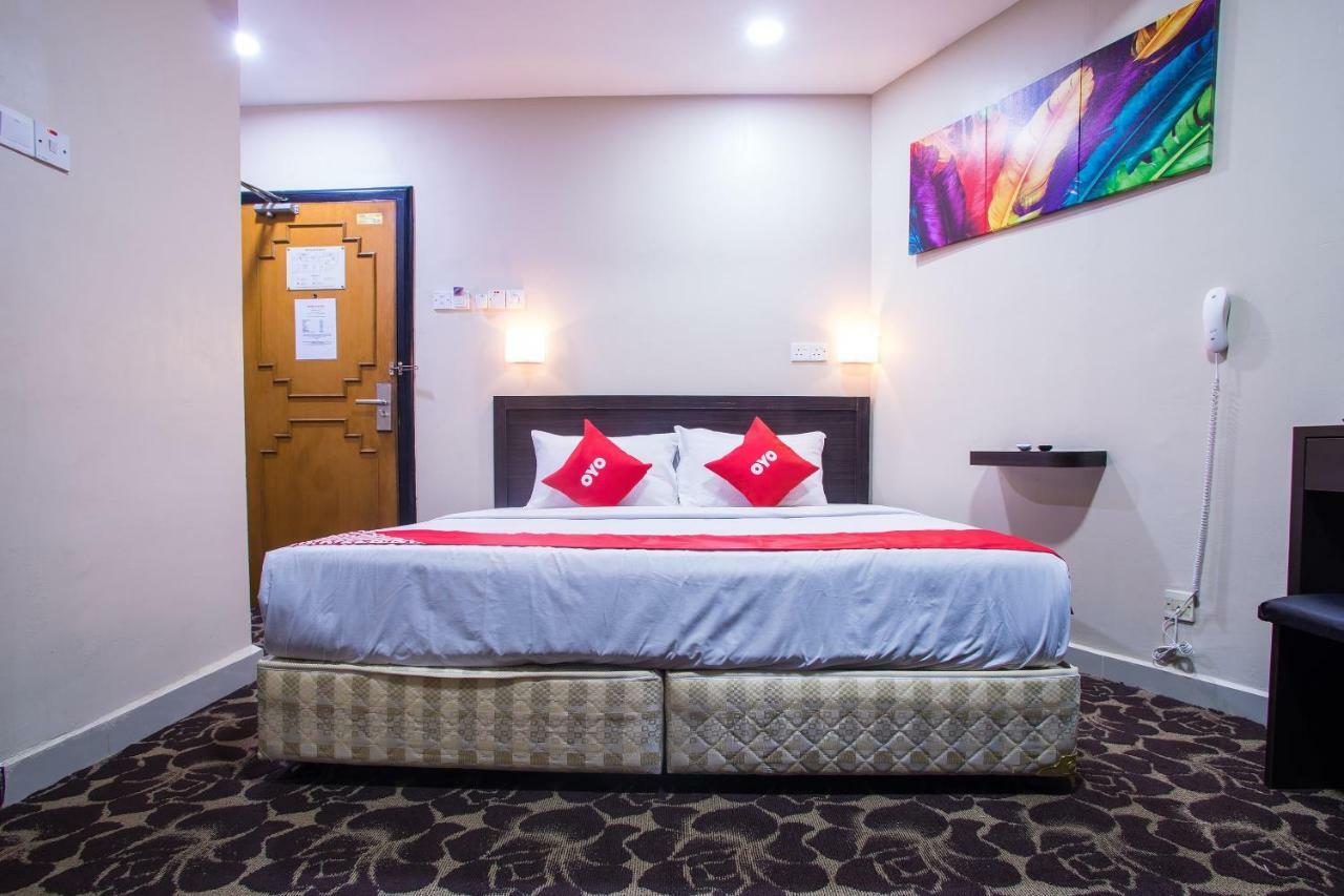 Oyo 43929 Adak Hotel